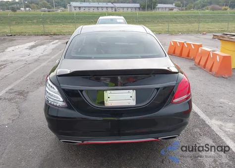 2017 Mercedes-Benz C 300 из США, поврежденный, VIN 55SWF4JB2HU197328